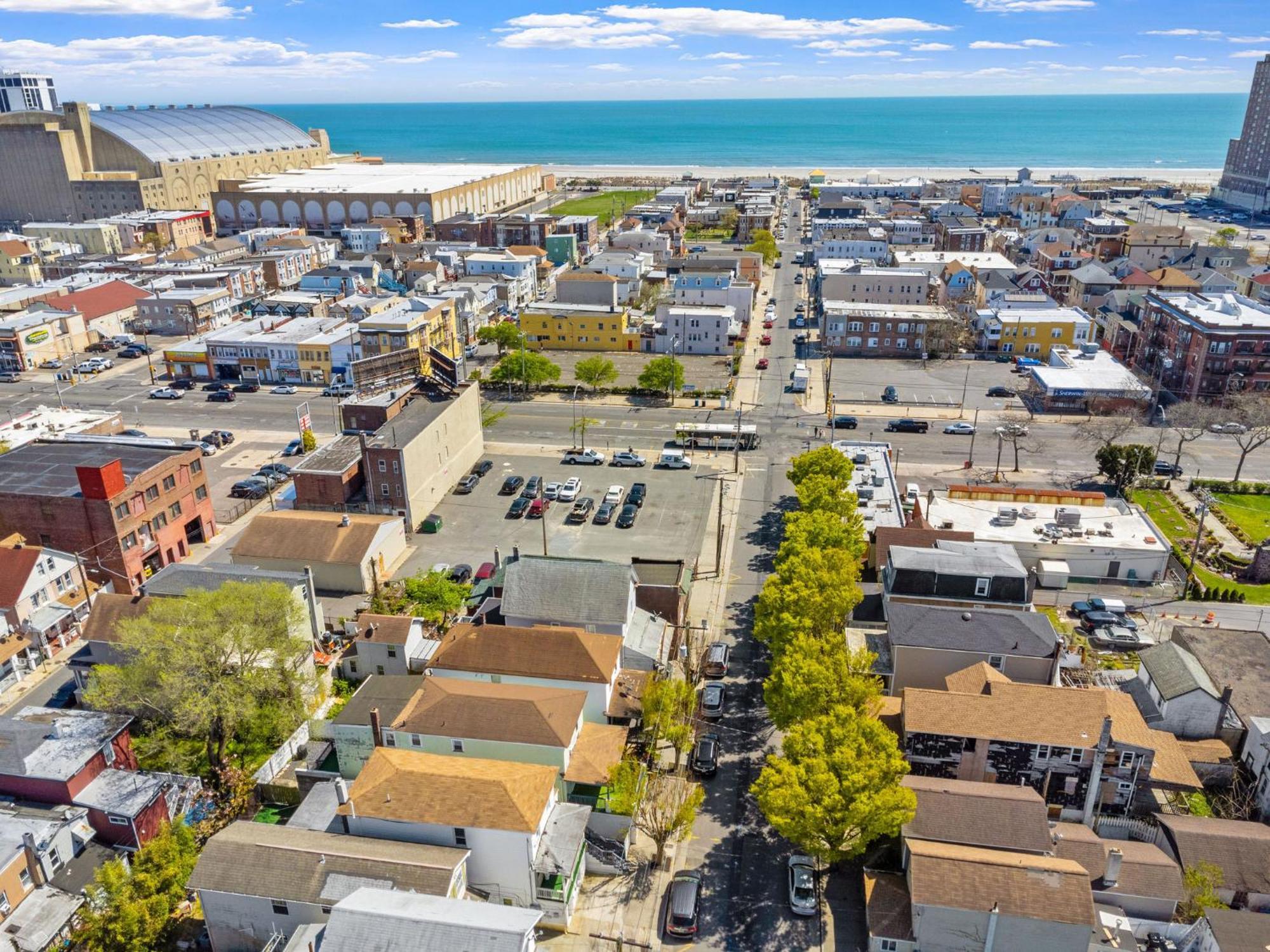 9 Bedroom, 14 Beds House Great For Big Groups Near Boardwalk, Tropicana Casa vacanze Atlantic City