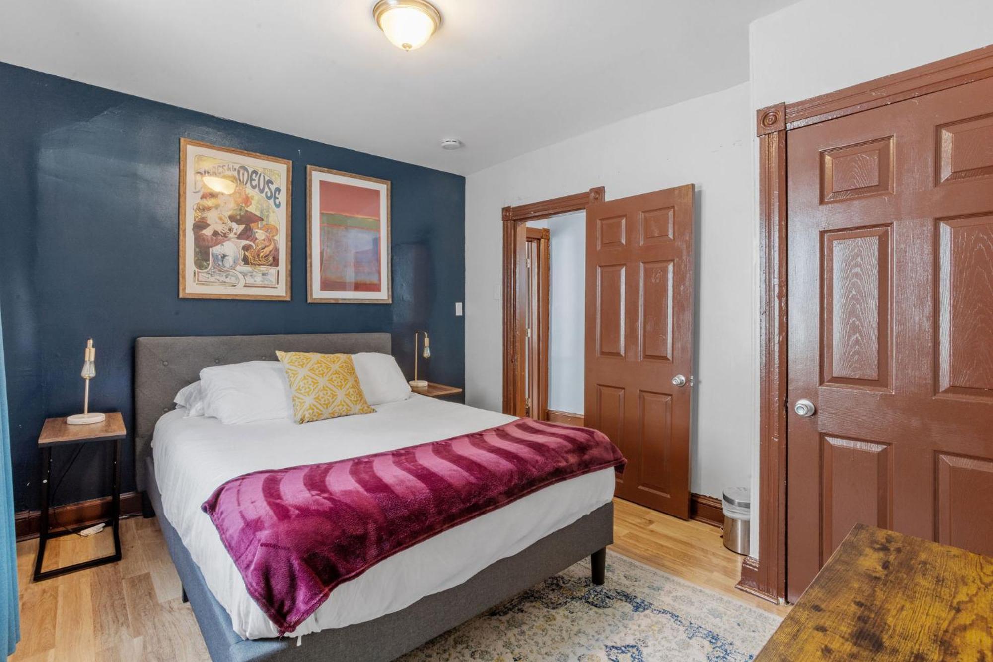9 Bedroom, 14 Beds House Great For Big Groups Near Boardwalk, Tropicana Holiday home