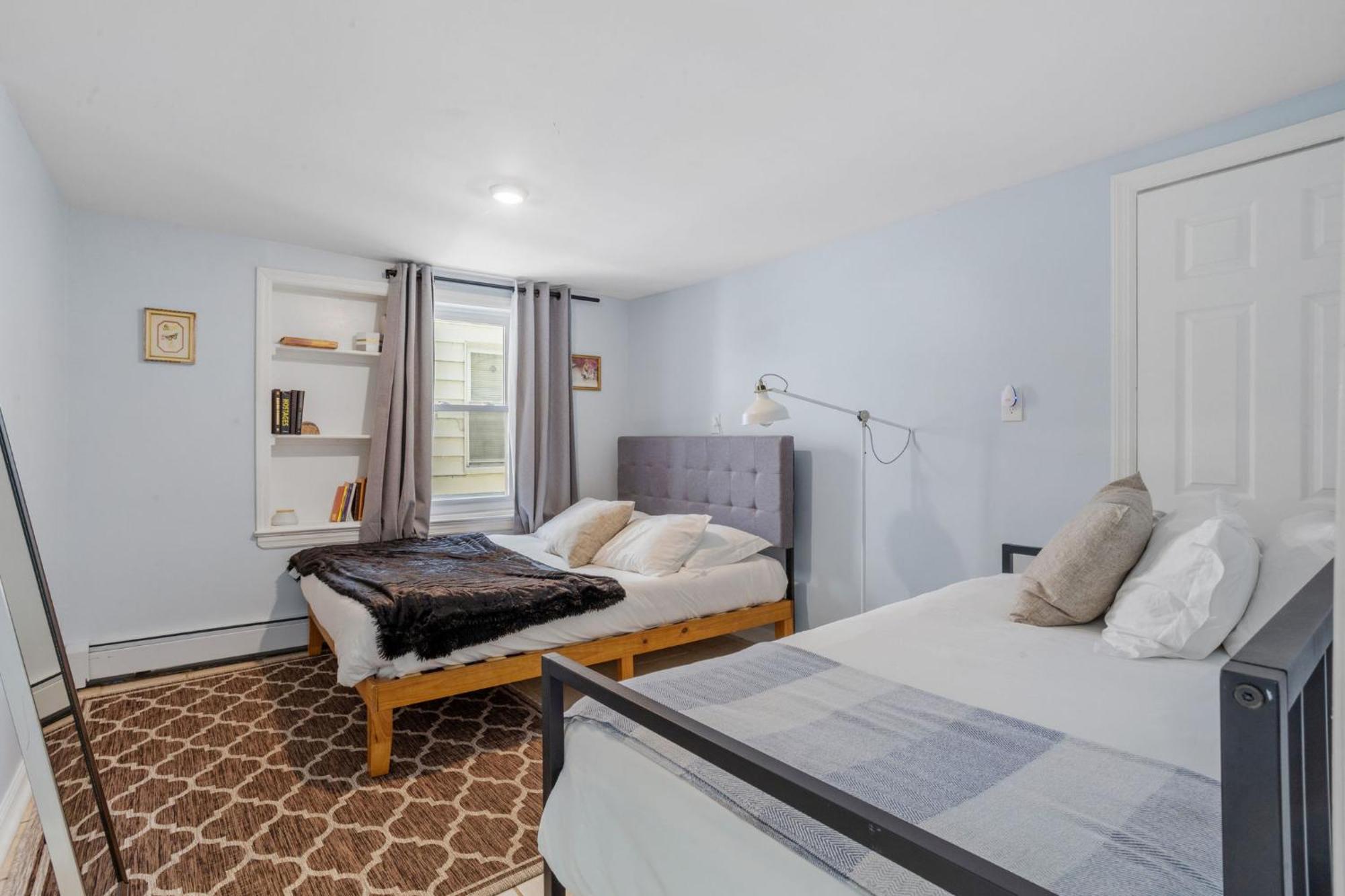 9 Bedroom, 14 Beds House Great For Big Groups Near Boardwalk, Tropicana Holiday home Atlantic City