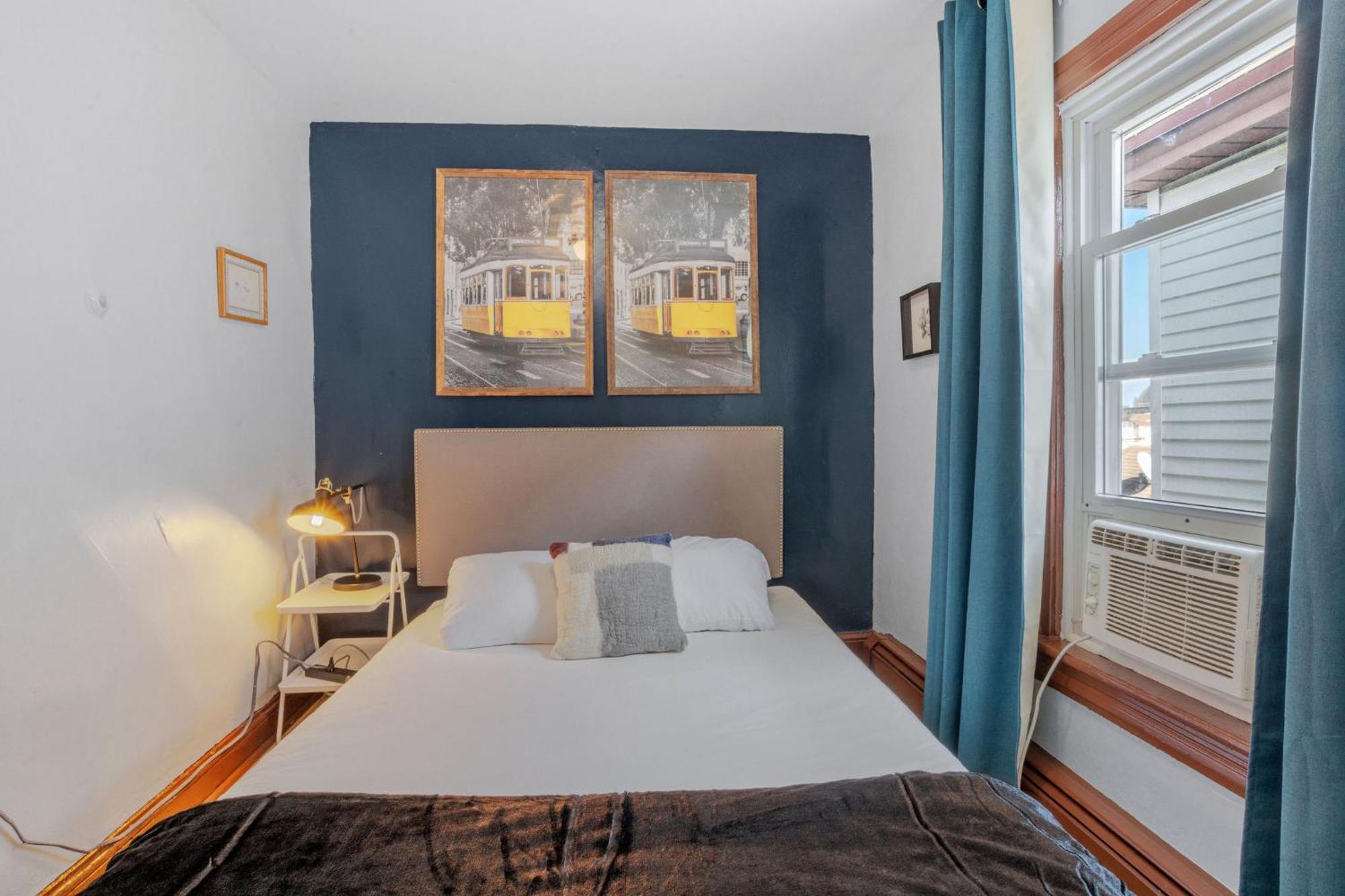 9 Bedroom, 14 Beds House Great For Big Groups Near Boardwalk, Tropicana Holiday home Atlantic City