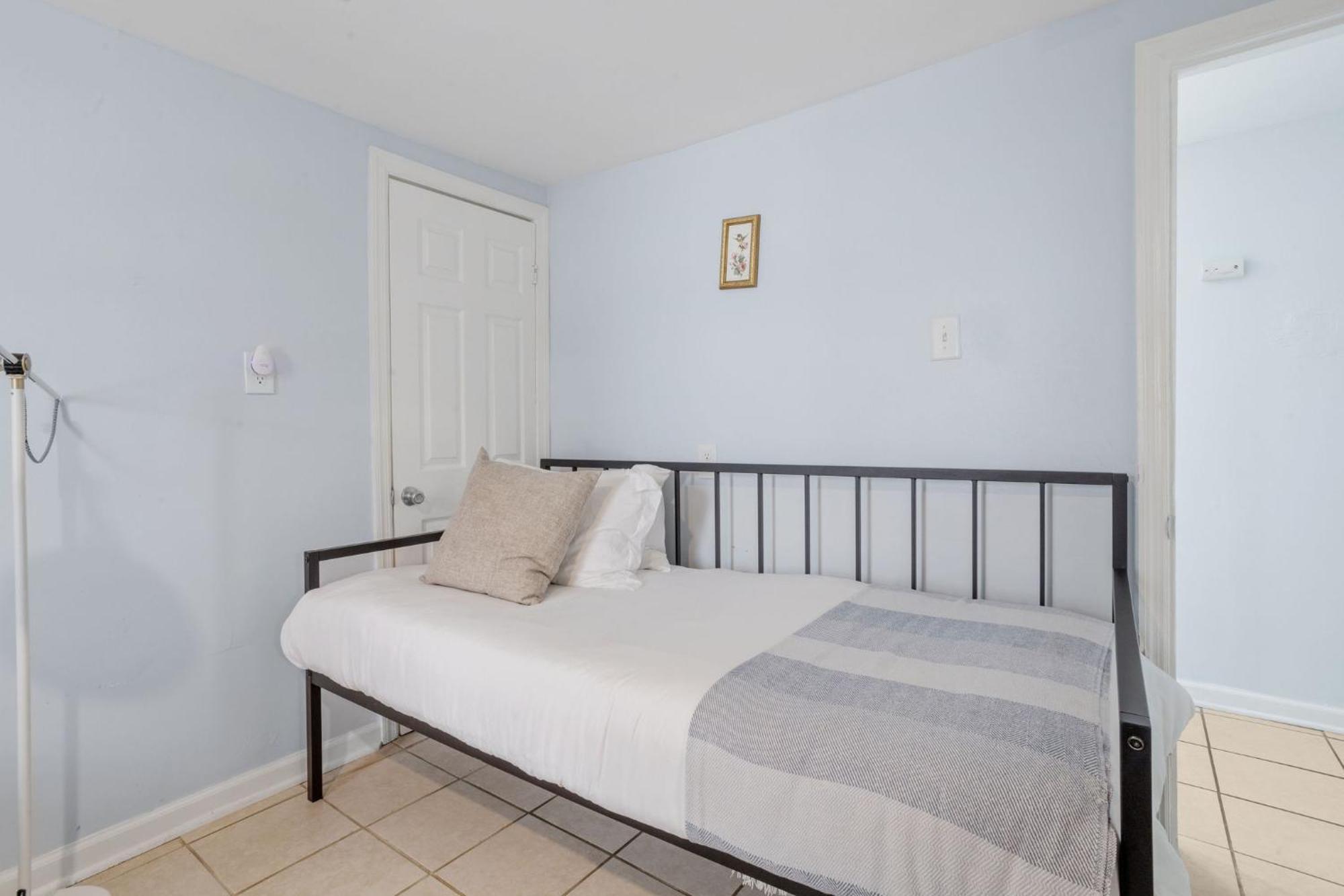 9 Bedroom, 14 Beds House Great For Big Groups Near Boardwalk, Tropicana Holiday home Atlantic City